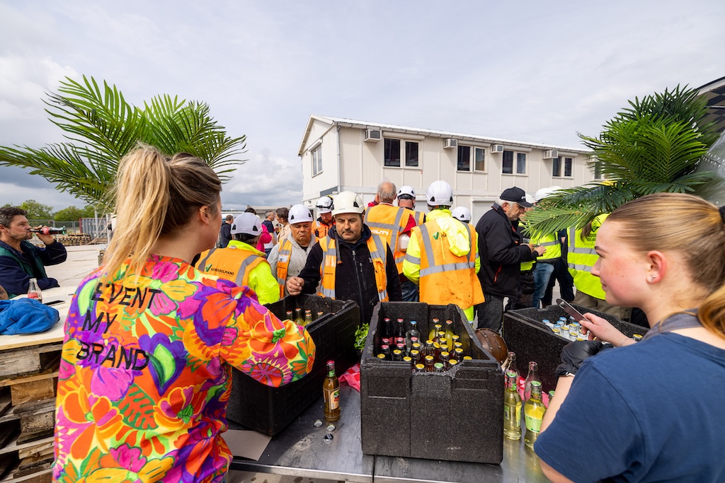 De opening van een nieuw pand vieren